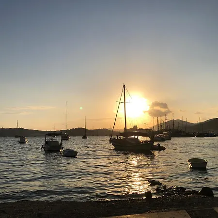 Vila Plaja Cok Yakin Tarihi Tas Ev Bodrum